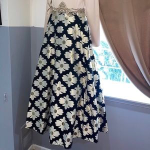 Modest dress size 4